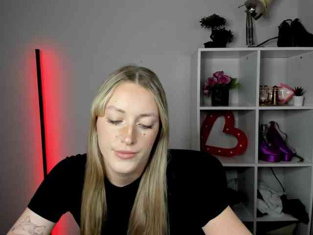EvelynBlond26