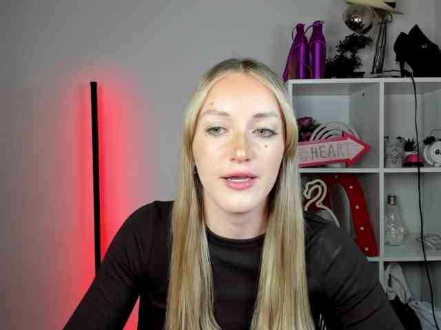 EvelynBlond26