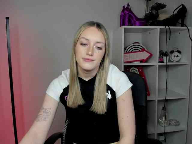 EvelynBlond26