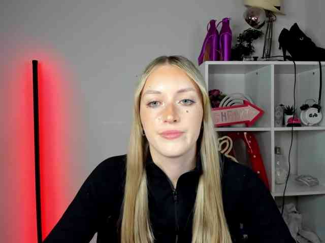 EvelynBlond26