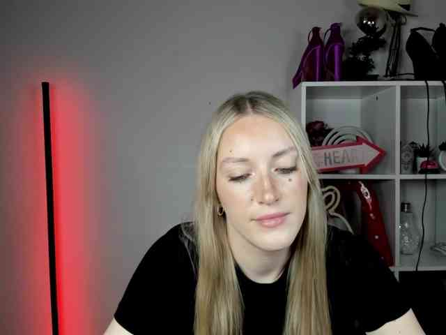 EvelynBlond26