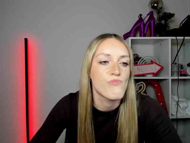EvelynBlond26