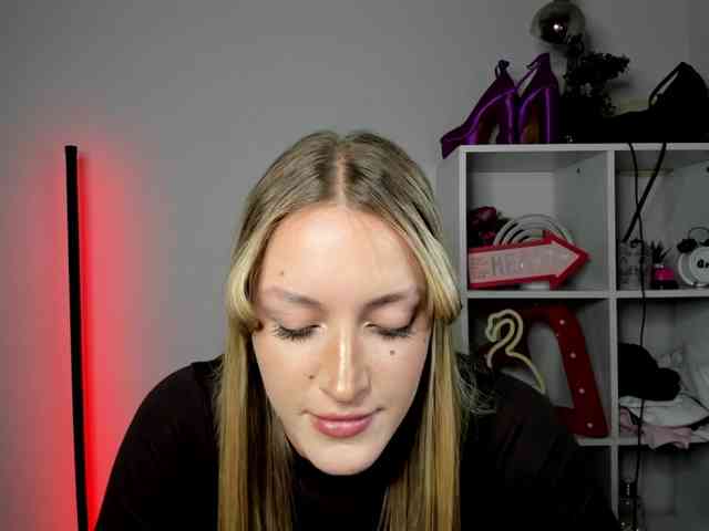 EvelynBlond26
