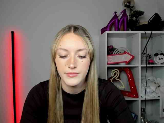 EvelynBlond26
