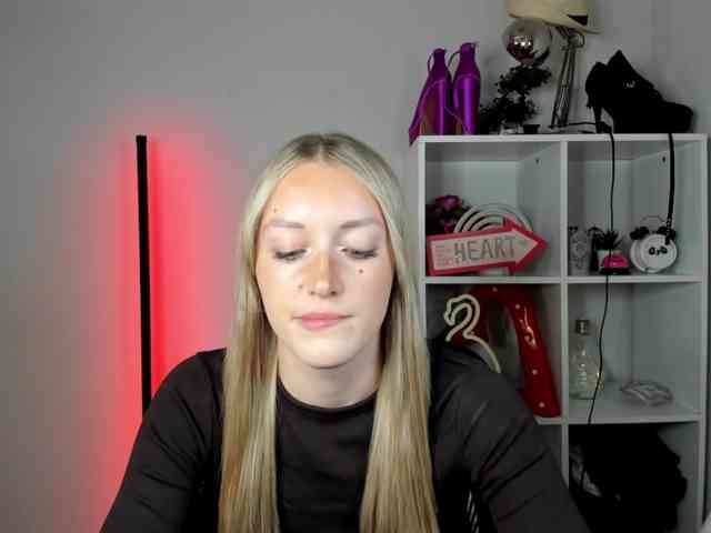 EvelynBlond26