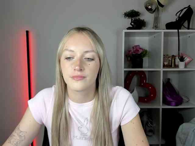 EvelynBlond26