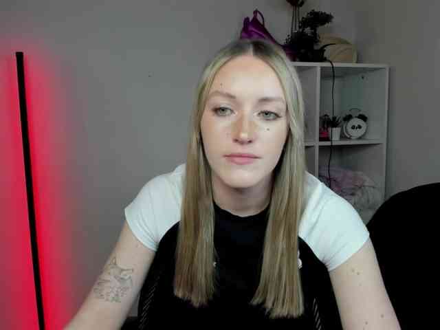 EvelynBlond26