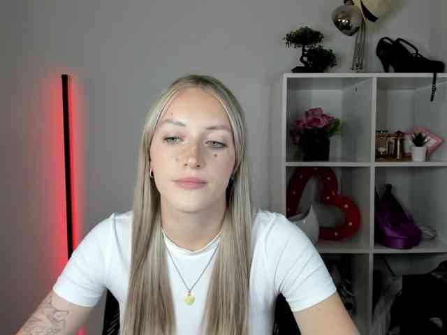 EvelynBlond26