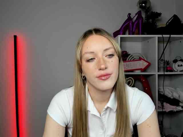 Model: EvelynBlond26