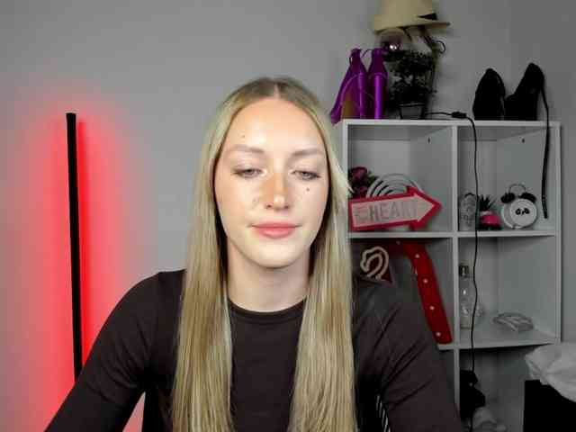 EvelynBlond26