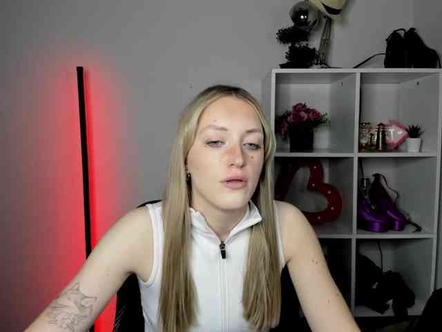 Model: EvelynBlond26