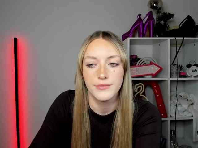 EvelynBlond26