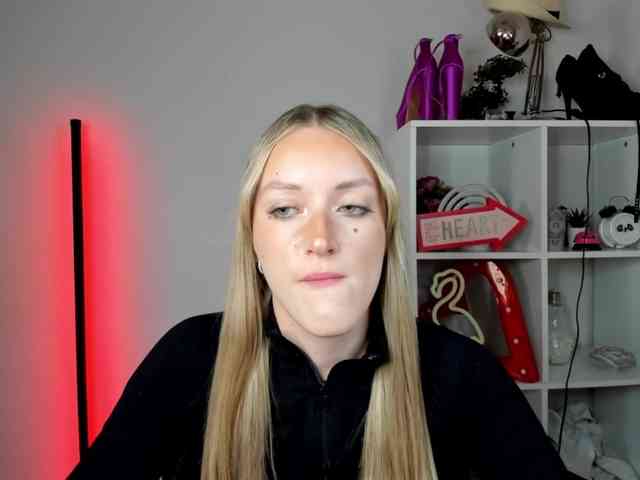 EvelynBlond26