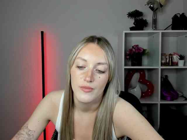 Model: EvelynBlond26
