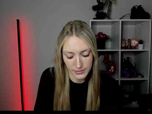 EvelynBlond26