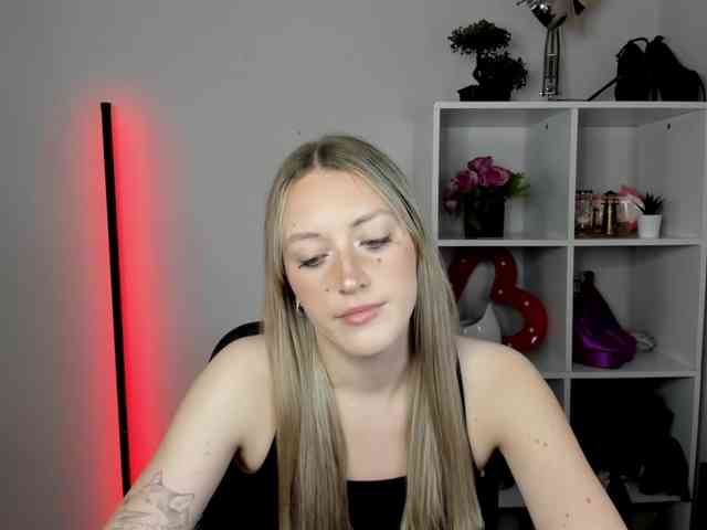 Model: EvelynBlond26