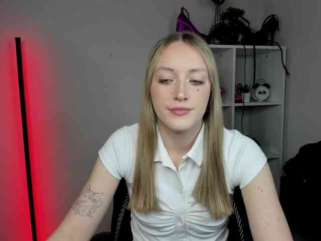 EvelynBlond26