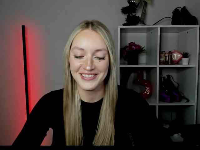 EvelynBlond26