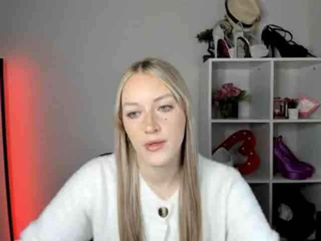 EvelynBlond26