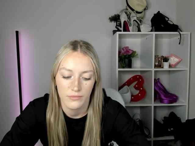 EvelynBlond26