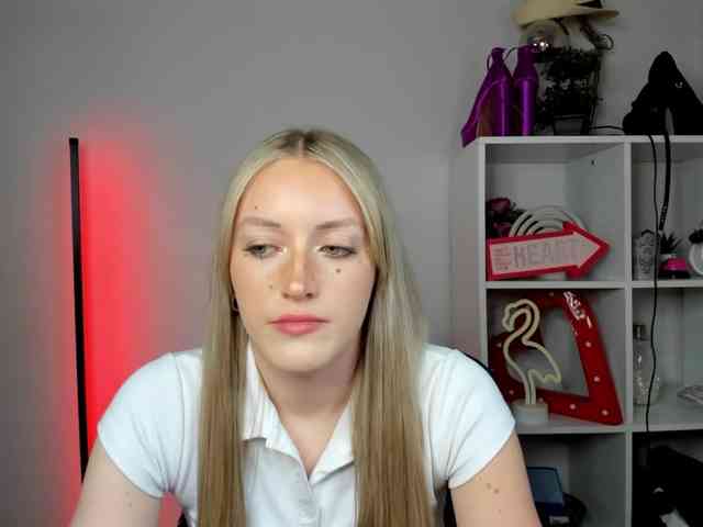 EvelynBlond26