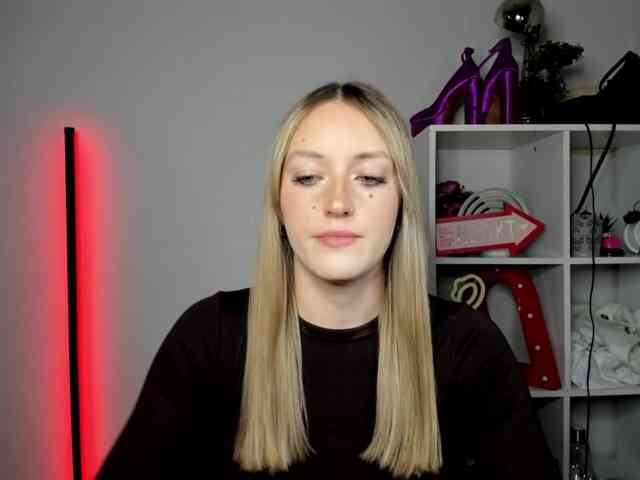 Model: EvelynBlond26