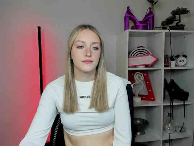 EvelynBlond26