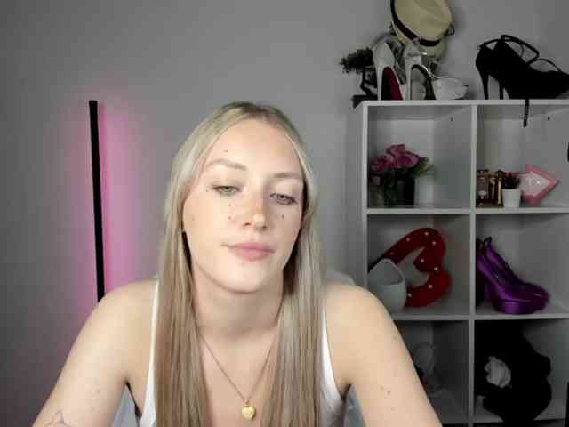 EvelynBlond26