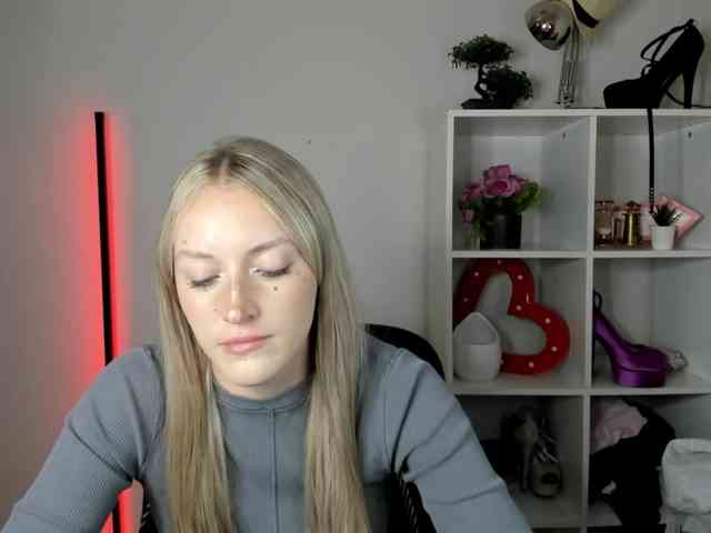 EvelynBlond26