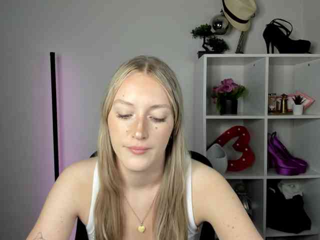EvelynBlond26