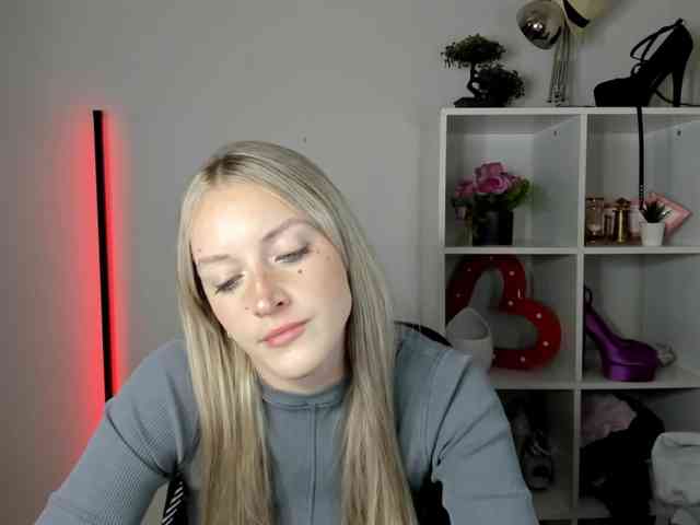 EvelynBlond26