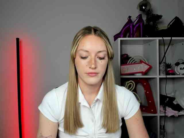 Model: EvelynBlond26
