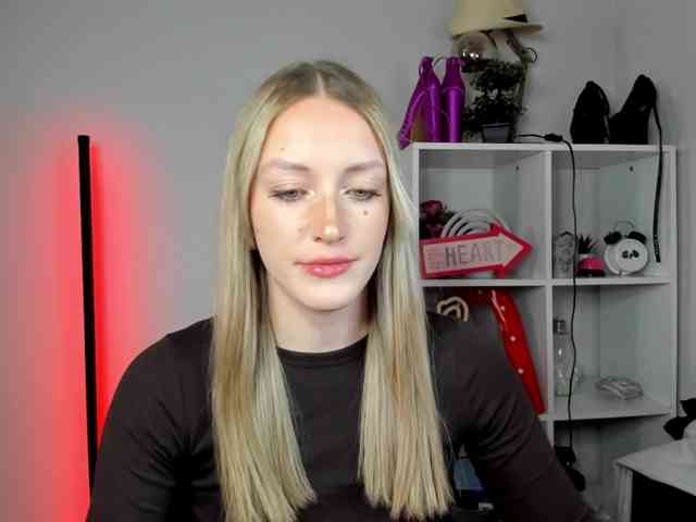 Model: EvelynBlond26