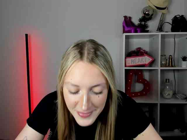 EvelynBlond26