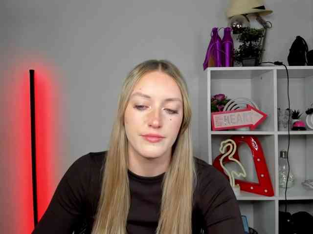 EvelynBlond26