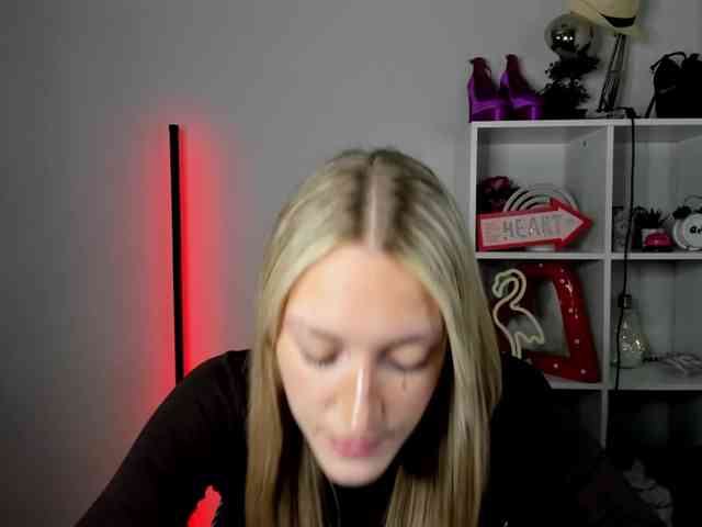 EvelynBlond26