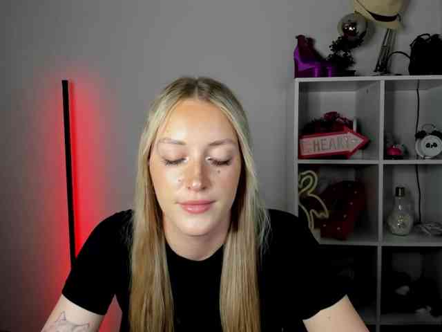 EvelynBlond26