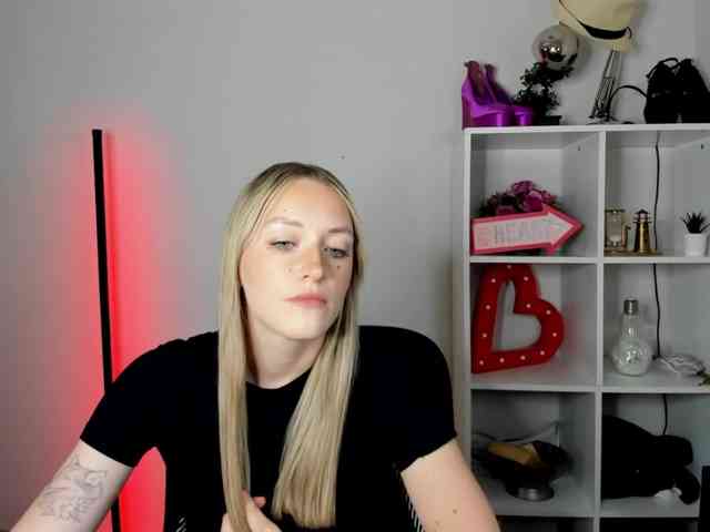 EvelynBlond26