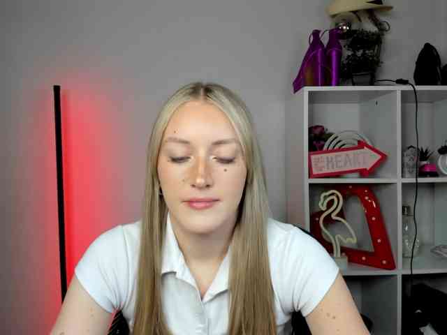 EvelynBlond26