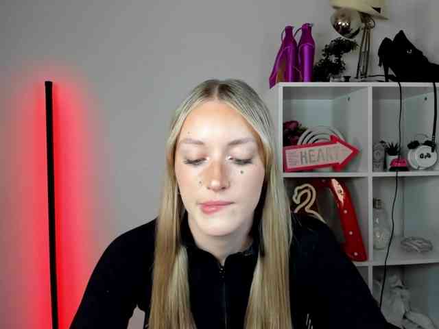 EvelynBlond26