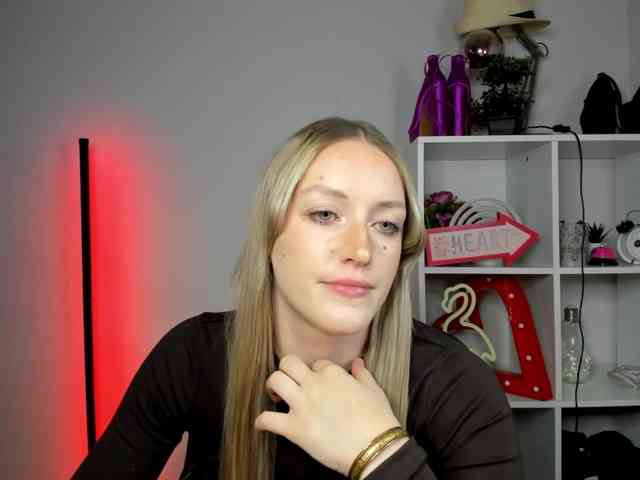 EvelynBlond26