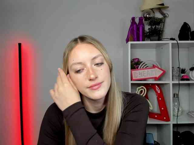 EvelynBlond26