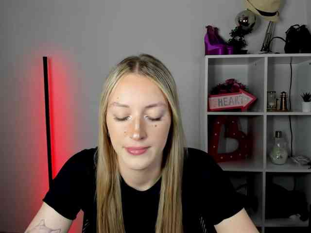 EvelynBlond26