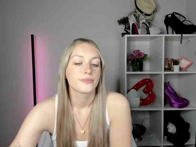 EvelynBlond26