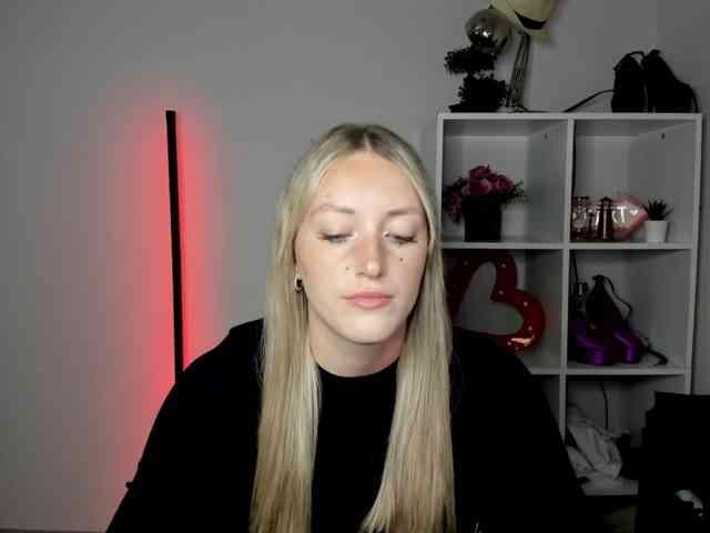 Model: EvelynBlond26