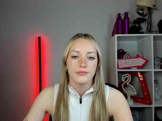 EvelynBlond26