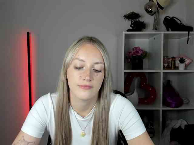 EvelynBlond26