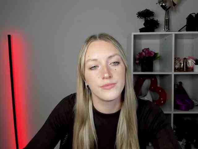 EvelynBlond26