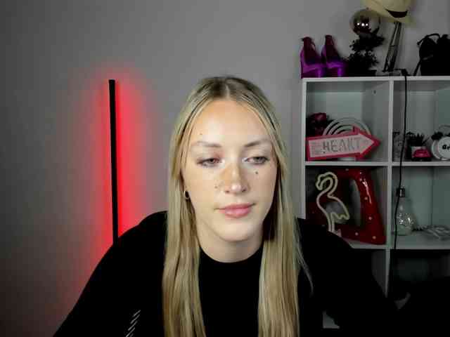 EvelynBlond26