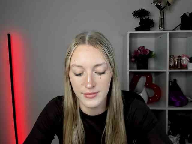 EvelynBlond26